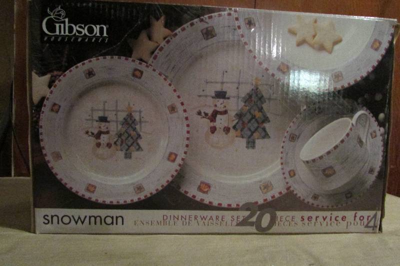 Holiday Dinnerware Set