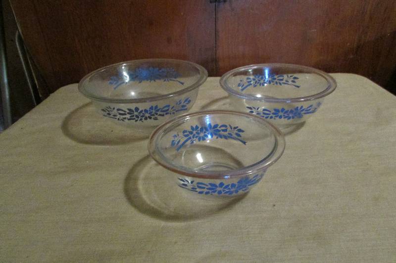 Vintage Pyrex Nesting Bowls