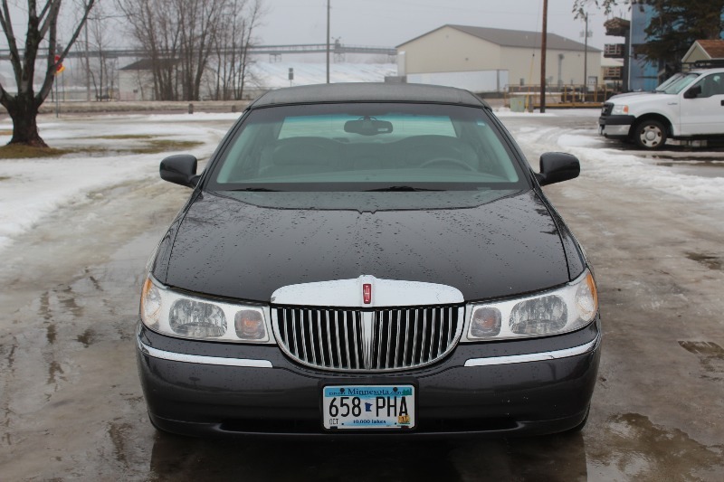 2001 Lincoln Town Car Executive Series