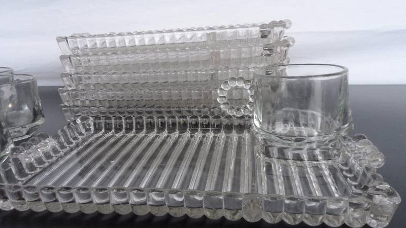 lot 2 image: Bubble Glass Snack Sets