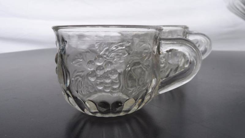lot 7 image: Glass Punch Bowl Set