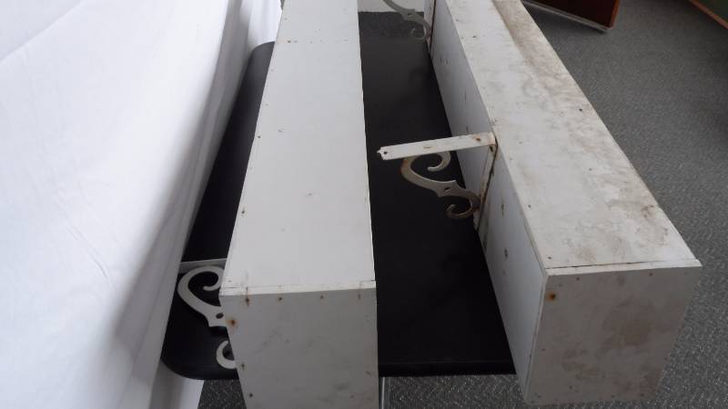 lot 8 image: White Wooden Planters