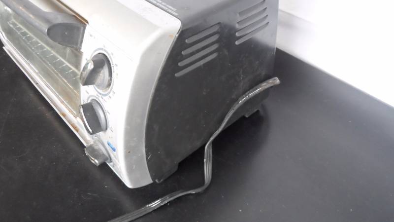 lot 14 image: Toaster Oven