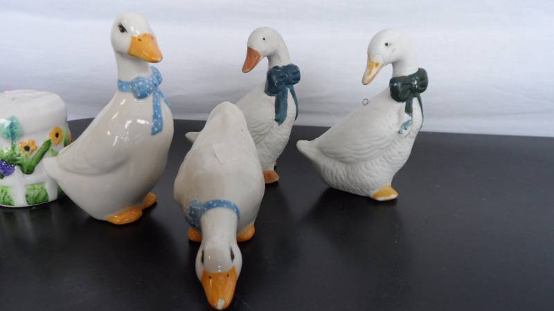 lot 17 image: Salt and Pepper Shakers and Goose Ceramics