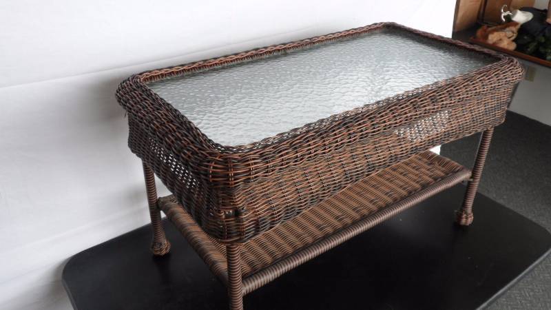 lot 30 image: Wicker Glasstop Coffee Table