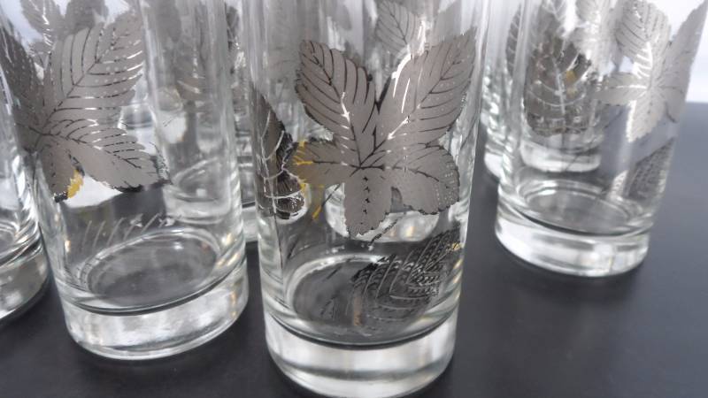 lot 37 image: 15 pc. Silver Leaf Glass Set