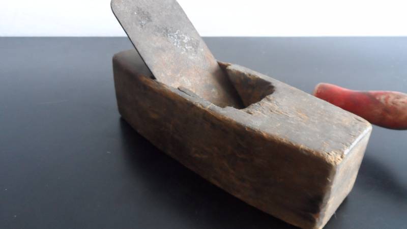 lot 64 image: Antique Curry Comb and Planer