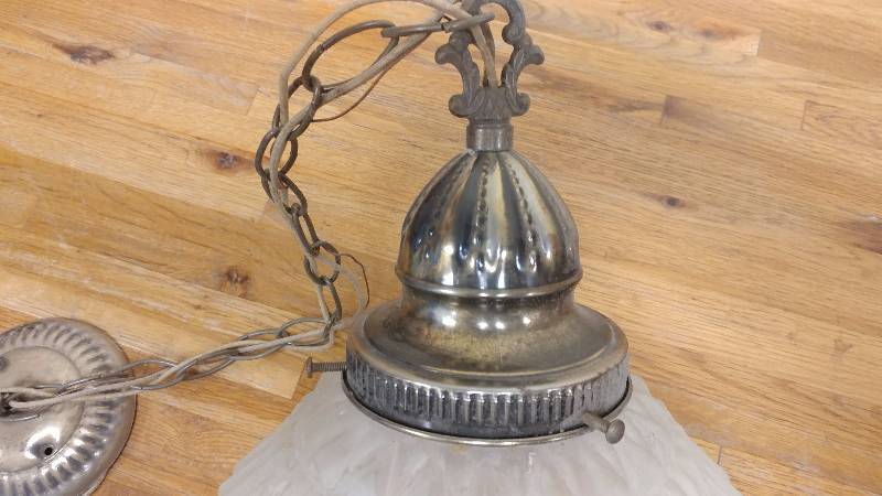 lot 101 image: Vintage Hanging Light