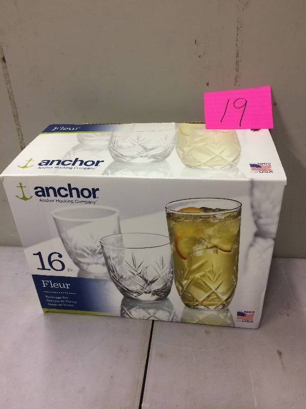 lot 19 image: Anchor 16 Pc Glassware set new
