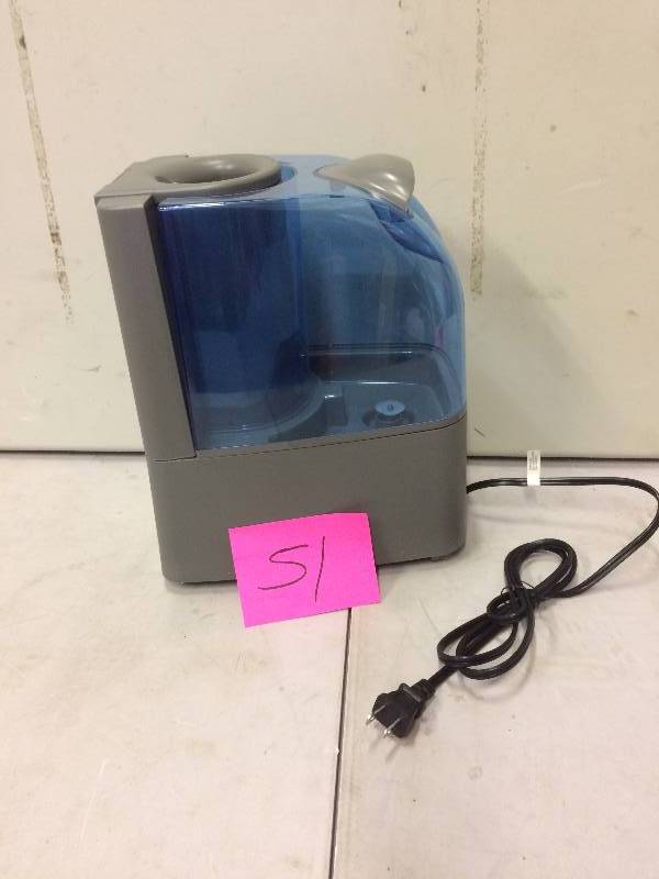 lot 51 image: Crane soothing warm mist humidifier