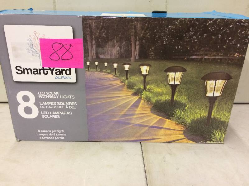 lot 88 image: Smart Yard 8 LED Pathway Lights New