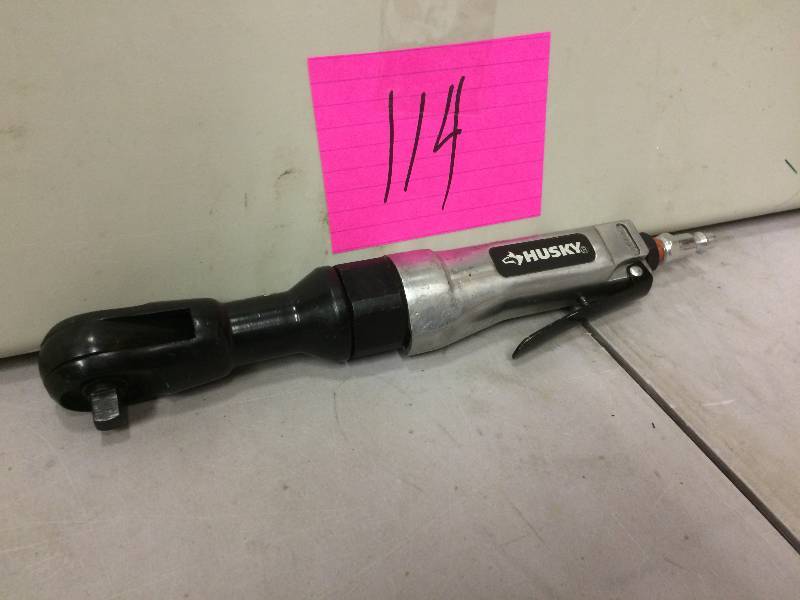 lot 114 image: Husky 38 in. 80 ft. lbs. Reactionless Ratchet