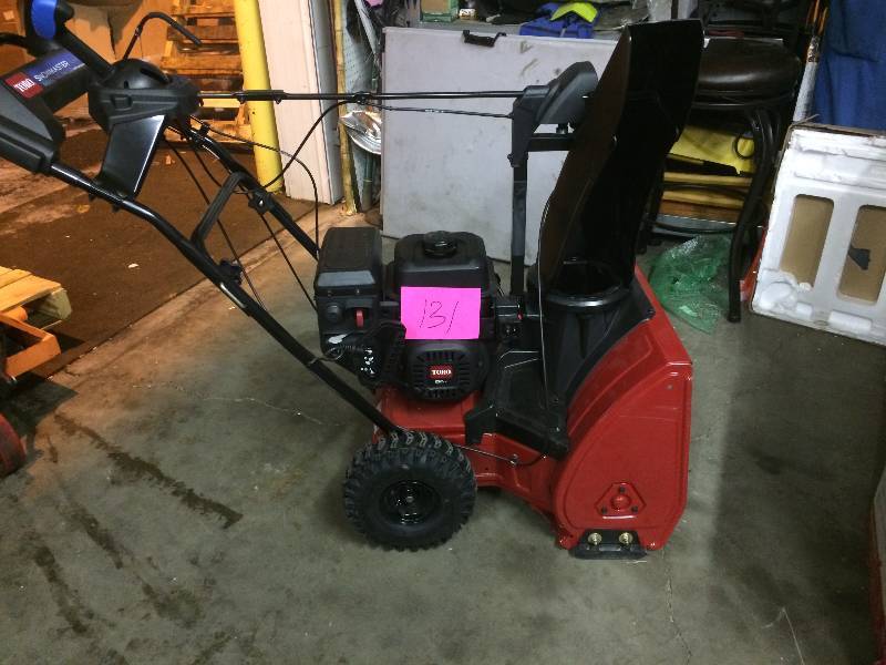 lot 131 image: Toro SnowMaster 724 QXE in like new condition