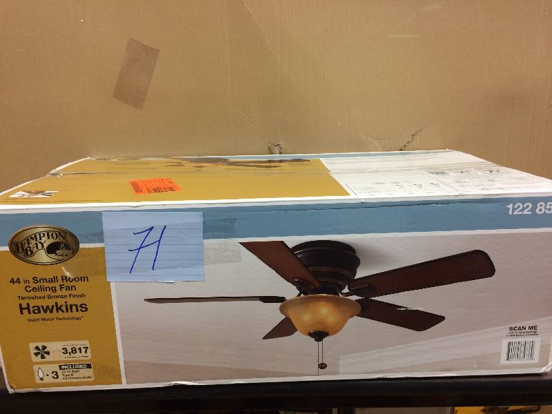 lot 71 image: Hampton Bay Hawkings 44 in Small Room Ceiling Fan not used