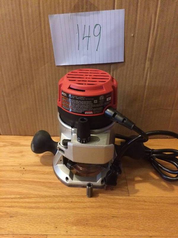 lot 149 image: Skil 8 Amp Corded 1-34 Horse Power Variable Speed Fixed Base Router with LED Light