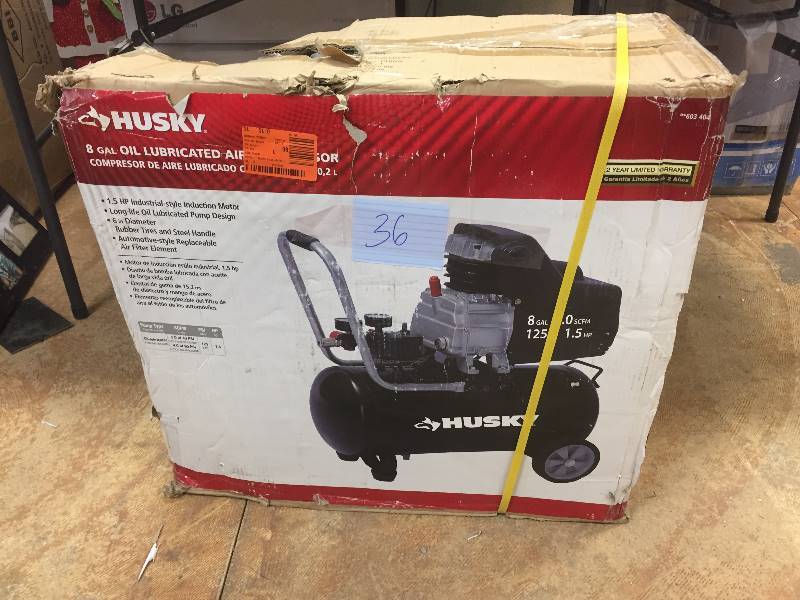 lot 36 image: Husky 8 Gal Oil Lubricated Air Compressor New