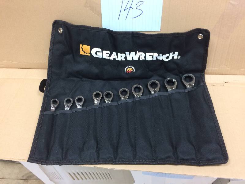 lot 143 image: GearWrench Combination Ratcheting Wrench Set