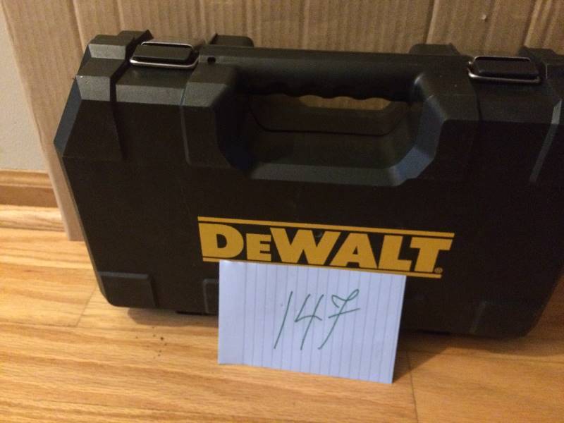 lot 147 image: Dewalt 20v Drill  Impact Driver Kit