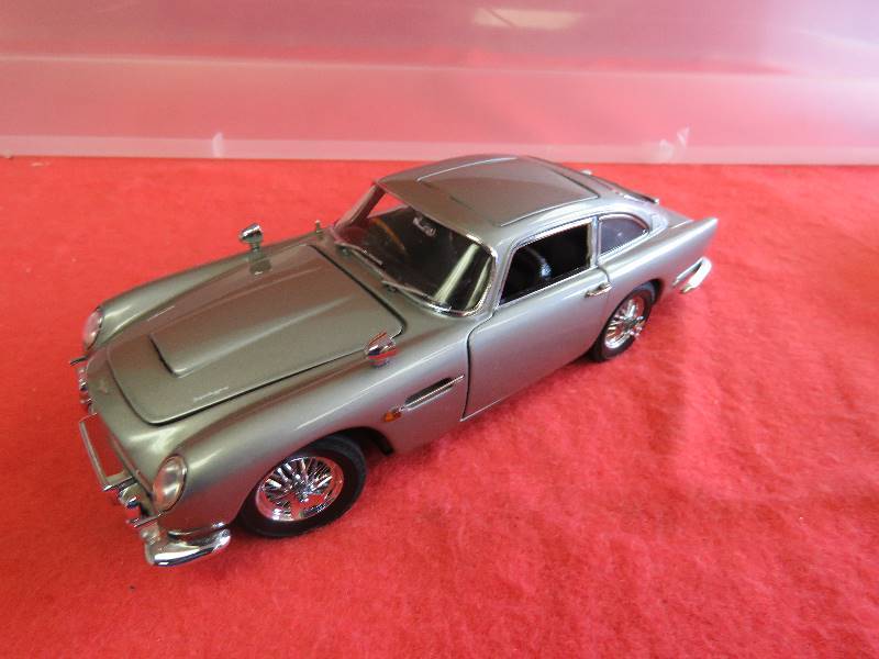 James Bond 007 Collectible Danbury Mint