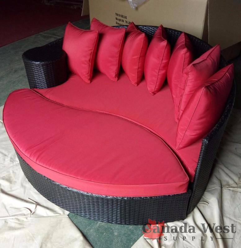 lot 36 image: NEW MOONLIGHT RED DAY BED OUTDOOR FURNITURE OPDRED