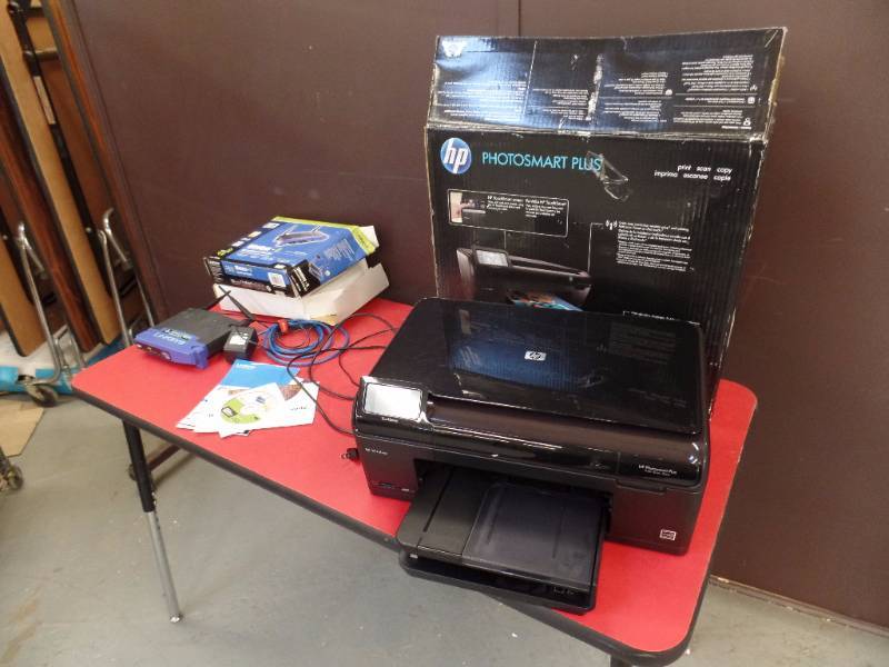 lot 522 image: Wireless Broadband Router and Printer