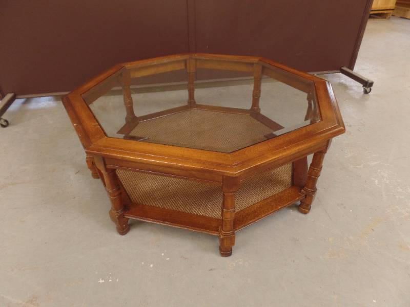 lot 528 image: Coffee Table