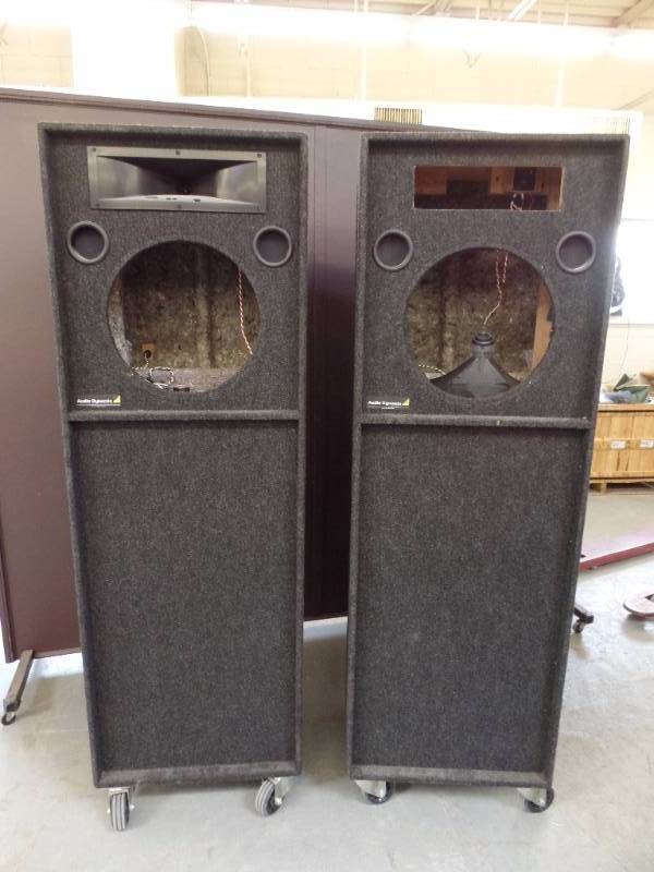 lot 543 image: Portable Music Cabinets