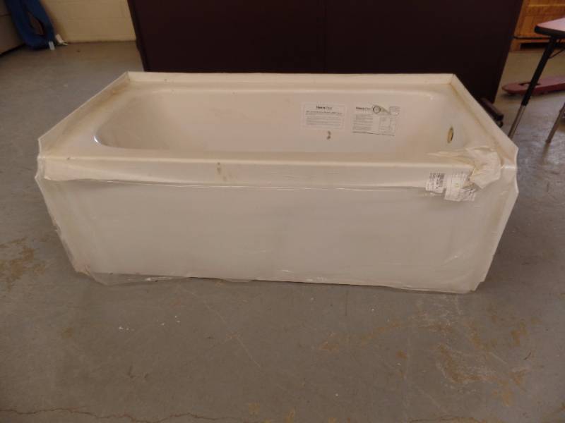 lot 555 image: Bathtub