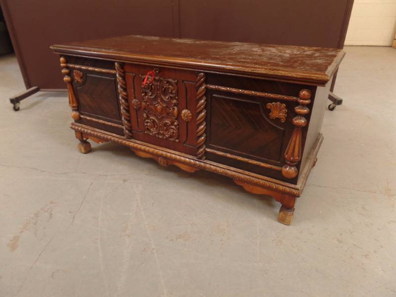 lot 534 image: Hope Chest