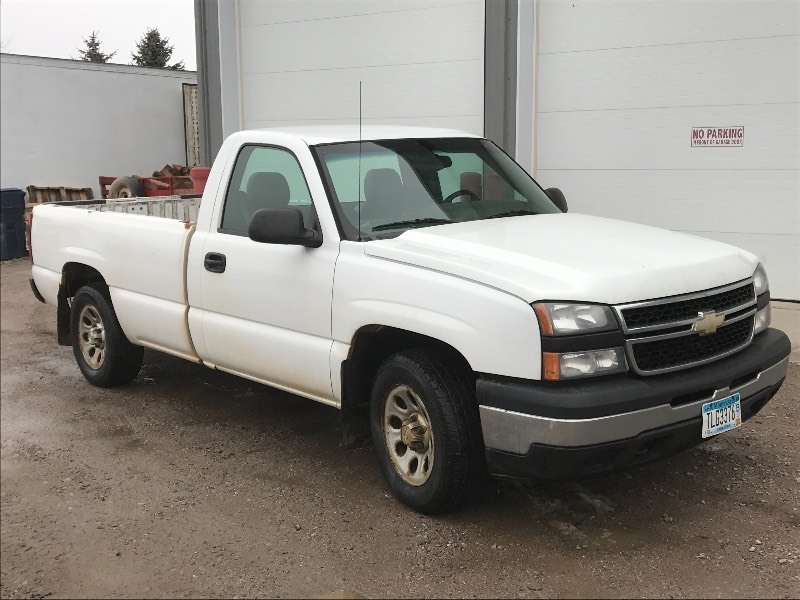 lot 4 image: 2006 Chevrolet 1500