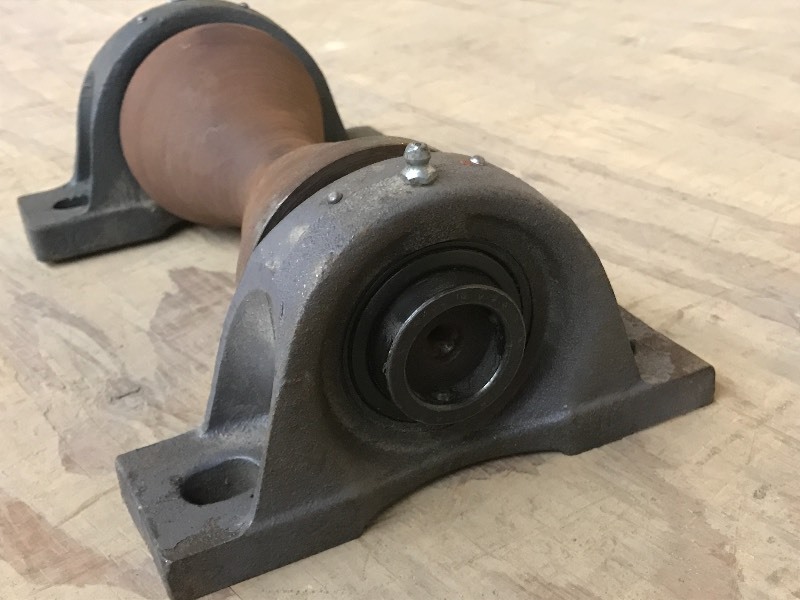 lot 8 image: 6 Cable Pillow Block