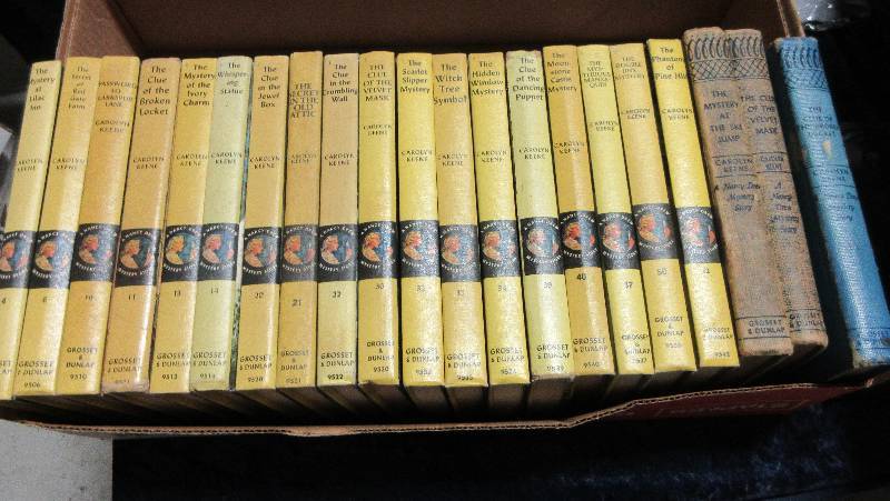 21 OLDER NANCY DREW MYSTERIES