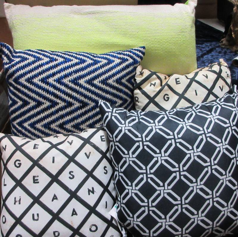 LOT OF 5 NEW DECORATOR PILLOWS