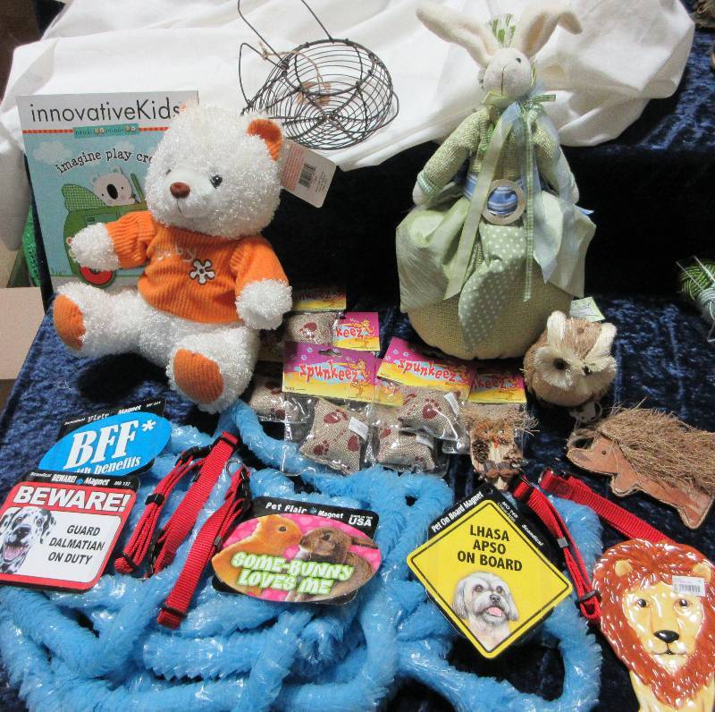 LOT OF NEW BUNNY, BEAR, WIRE ANIMAL, LAYS, SPOON REST, CAT TOYS, DOG COLLARS, BOOK