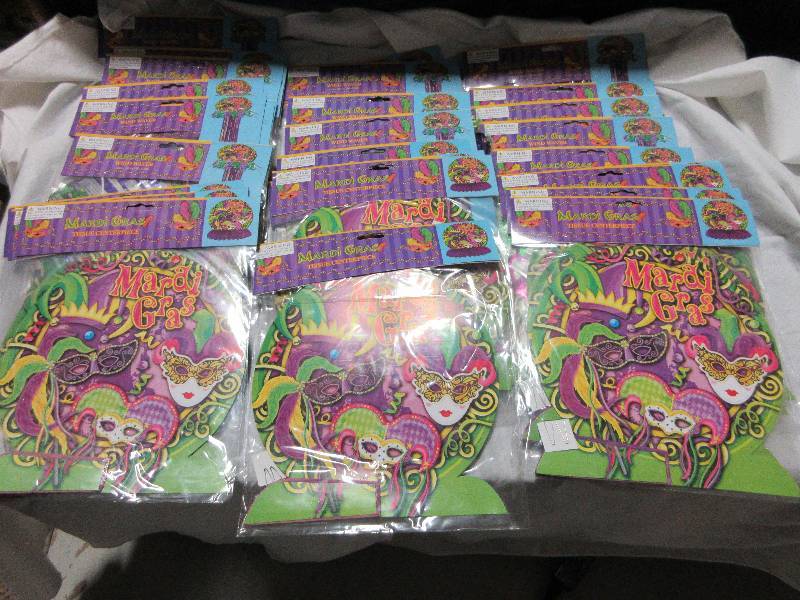 NEW  LARGE LOT OF 31 MARDI GRAS TISSUE CENTERPIECES