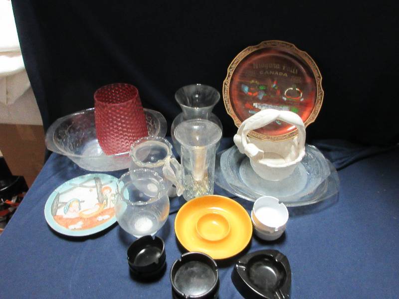 LARGE LOT OF GLASSWARE