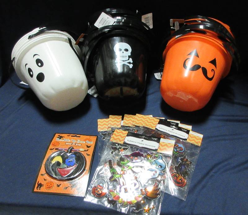 NEW-LARGE LOT OF HOLIDAY ITEMS