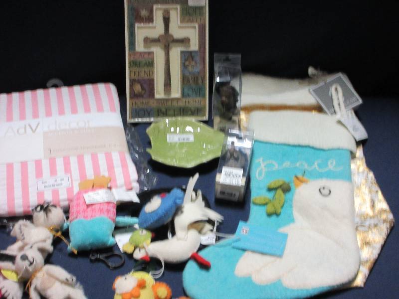 NEW- LARGE LOT OF WILD REPUBLIC, STOCKINGS, ANIMAL BOTTLE SHOPPERS, CROSS, PANEL CURTAIN