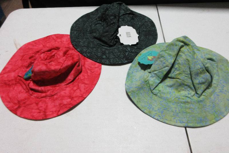 NEW-LOT OF 3 NEW GARDEN HATS- HANDS TO HEARTS