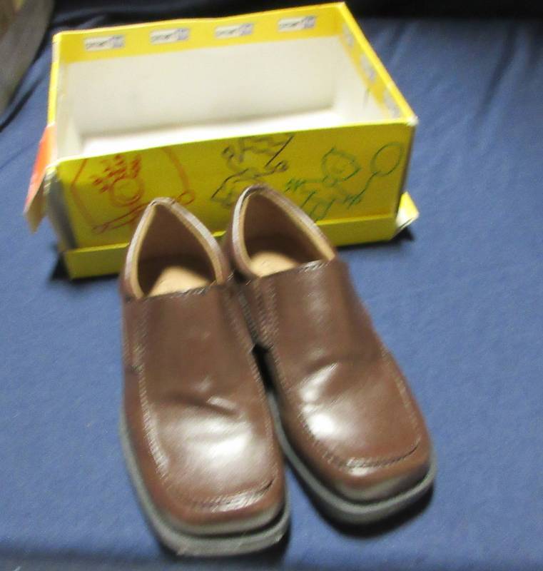 PAIR OF BOYS DRESS SHOES SIZE 11 12