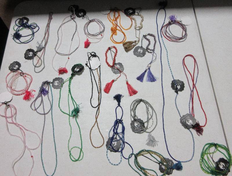 NEW-LOT OF 20 BRACELETS OR NECKLACE -RETAIL $4 EACH