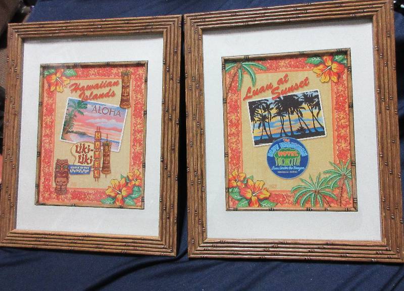MATCHING PAIR OF HAWAIIAN ISLAND PICTURES
