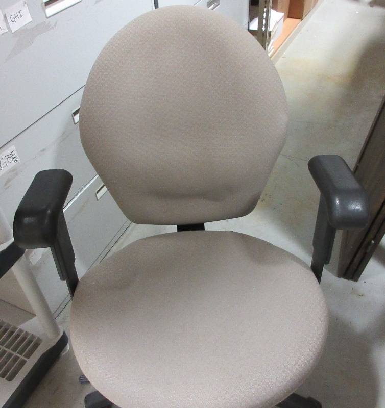 OFFICE CHAIR- GREAT CONDITION