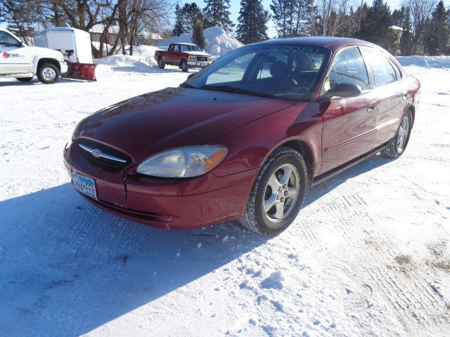 lot 2 image: 2003 Ford Taurus
