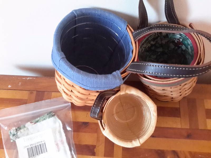 3 sizes of gate house baskets.. 1 with Christmas motiff.