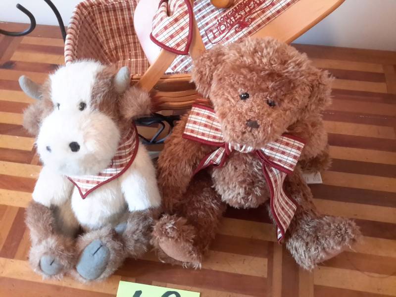 Longaberger Woven memories basket 2000 with wagon and lid  GANZ Bear, Boyds Cow