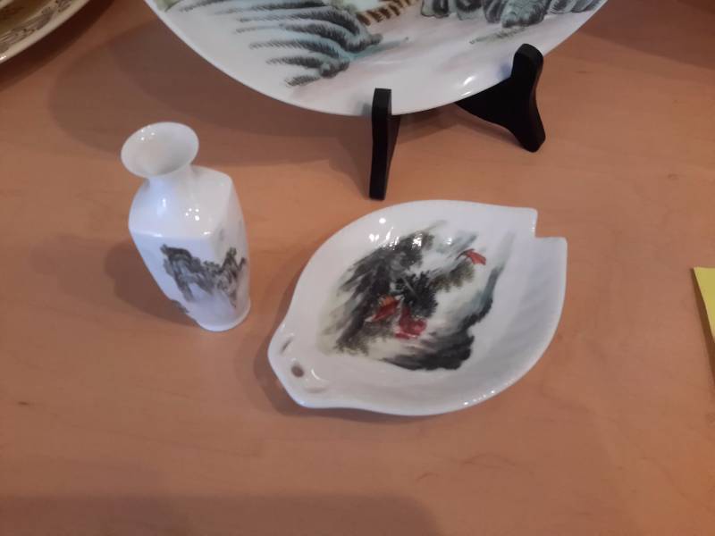 2 Japanese display plates and other small plates and decorative urns