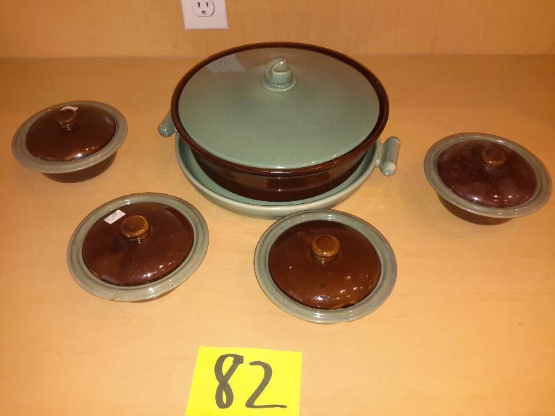 Crockery bowl with lid.. 4 Matching bowls as shown (one bowl has a small chip UNDER the  brim.