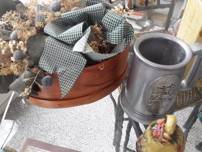 Misc. Decorative items as  shown.. See closeup pictures