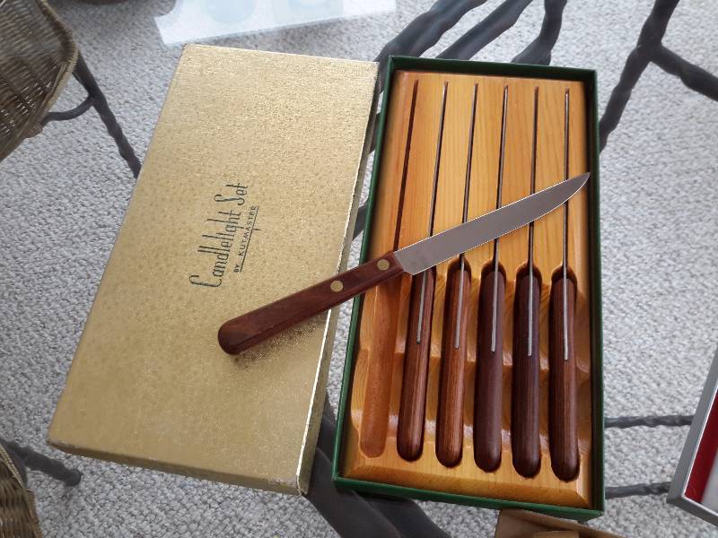 2 sets of steak knives.. Serving set.. Candle snuffer, Silver plate cake knife